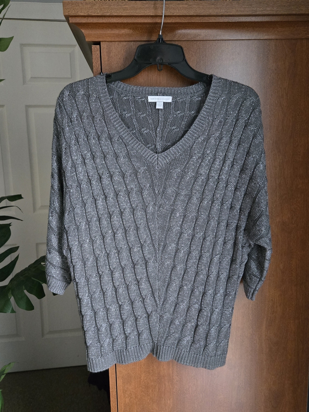 Cable Knit V-Neck Sweater in Gray